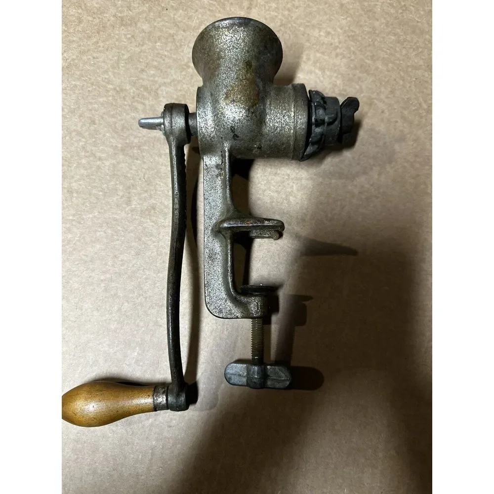 Vintage Landers #31 Meat Grinder With Handle And Wooden Knob‎